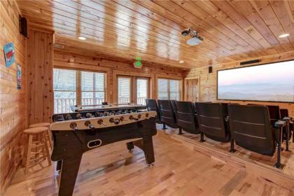 Hemlock Inn 8 Bedrooms Theater Room Pool Table Hot Tub Sleeps 38 - image 13