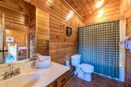 Hemlock Inn 8 Bedrooms Theater Room Pool Table Hot Tub Sleeps 38 - image 15