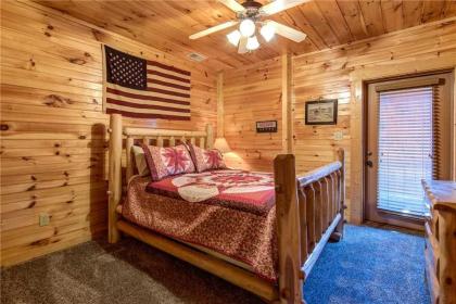 Hemlock Inn 8 Bedrooms Theater Room Pool Table Hot Tub Sleeps 38 - image 16