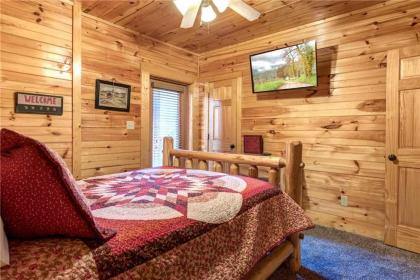Hemlock Inn 8 Bedrooms Theater Room Pool Table Hot Tub Sleeps 38 - image 19