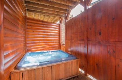 Hemlock Inn 8 Bedrooms Theater Room Pool Table Hot Tub Sleeps 38 - image 3