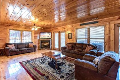 Hemlock Inn 8 Bedrooms Theater Room Pool Table Hot Tub Sleeps 38 - image 4