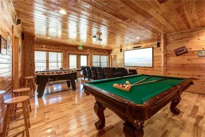 Hemlock Inn 8 Bedrooms Theater Room Pool Table Hot Tub Sleeps 38 - image 5