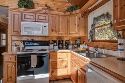 Blue Mist View 2 Bedrooms Sleeps 6 Hot Tub Pool Access HDTV Fireplace - image 13