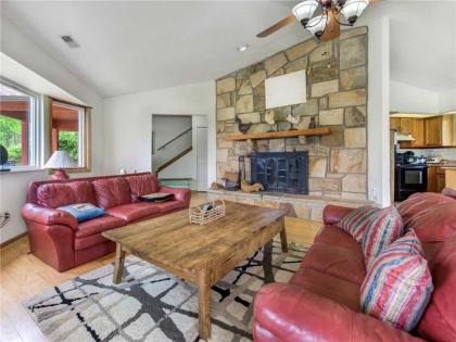 High Cotton 3 Bedroom Hot Tub Mountain View Sleeps 6 Pet Friendly - image 12