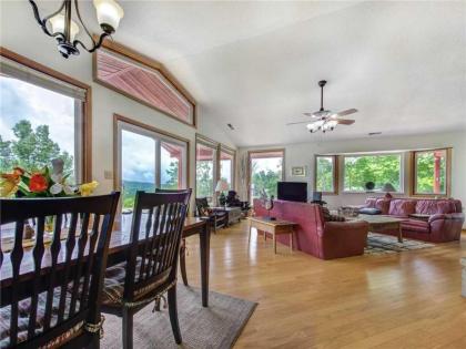 High Cotton 3 Bedroom Hot Tub Mountain View Sleeps 6 Pet Friendly - image 14