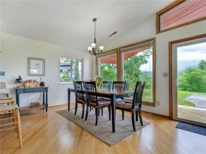 High Cotton 3 Bedroom Hot Tub Mountain View Sleeps 6 Pet Friendly - image 17