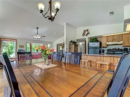 High Cotton 3 Bedroom Hot Tub Mountain View Sleeps 6 Pet Friendly - image 18