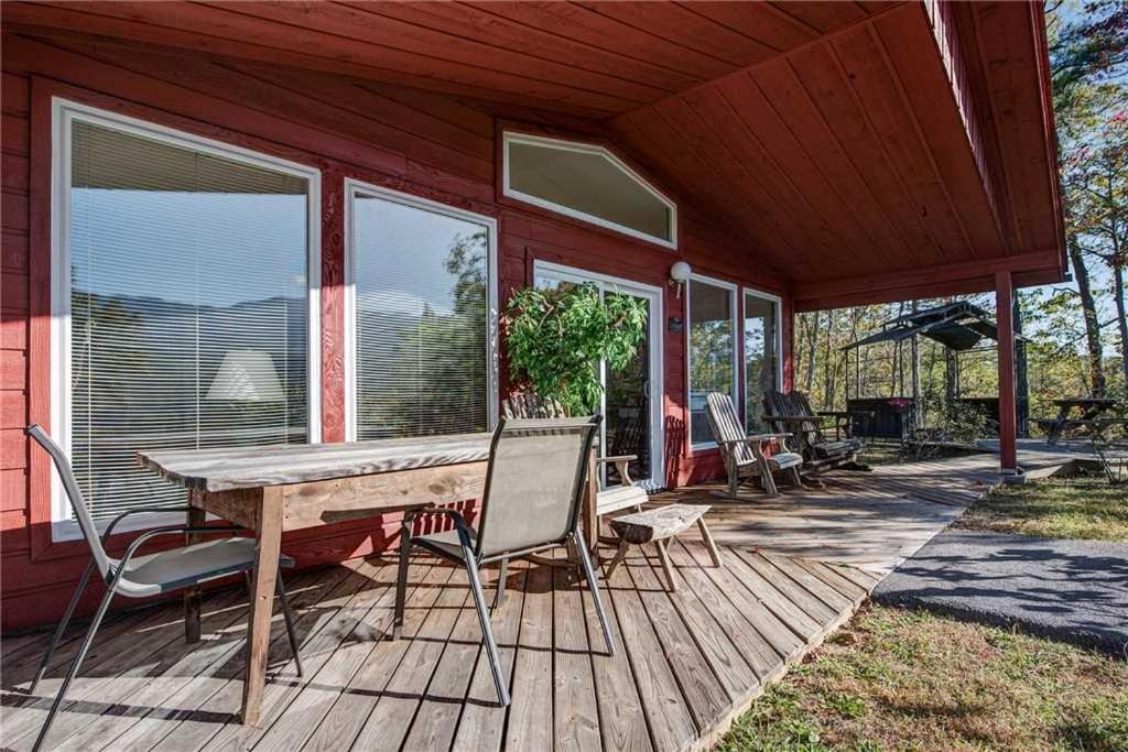 High Cotton 3 Bedroom Hot Tub Mountain View Sleeps 6 Pet Friendly - image 3