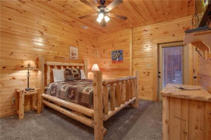 Pine Tree Lodge 8 Bedrooms Pool Table Theater Hot Tub WiFi Sleeps 38 - image 15