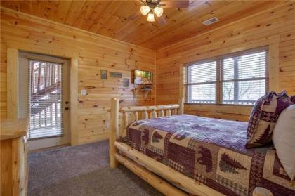 Pine Tree Lodge 8 Bedrooms Pool Table Theater Hot Tub WiFi Sleeps 38 - image 18