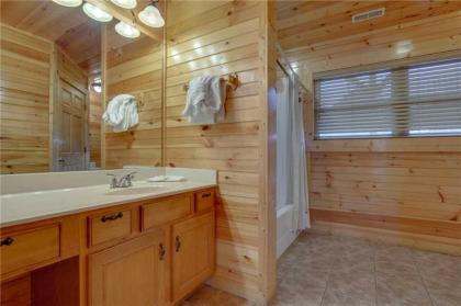 Pine Tree Lodge 8 Bedrooms Pool Table Theater Hot Tub WiFi Sleeps 38 - image 7