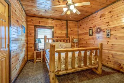 Standing Bear Lodge 5 Bedrooms Sleeps 18 Pool Table Air Hockey Hot Tub - image 13
