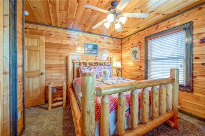 Standing Bear Lodge 5 Bedrooms Sleeps 18 Pool Table Air Hockey Hot Tub - image 15