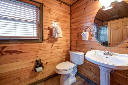 Standing Bear Lodge 5 Bedrooms Sleeps 18 Pool Table Air Hockey Hot Tub - image 17