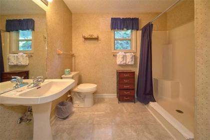 Mountain Hideaway 1 Bedroom Sleeps 2 Wood Fireplace WiFi Pool Table - image 14