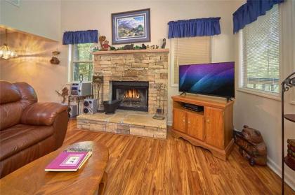 Mountain Hideaway 1 Bedroom Sleeps 2 Wood Fireplace WiFi Pool Table - image 18