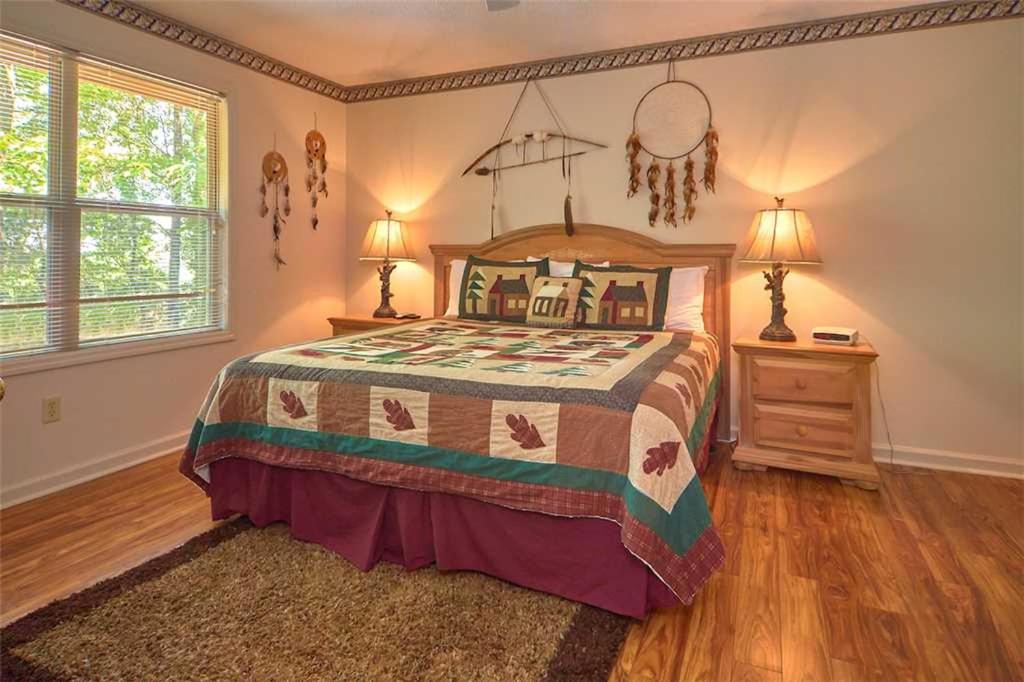 Mountain Hideaway 1 Bedroom Sleeps 2 Wood Fireplace WiFi Pool Table - image 7