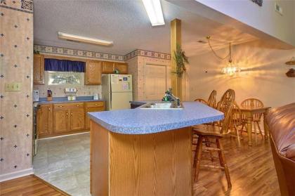 Mountain Hideaway 1 Bedroom Sleeps 2 Wood Fireplace WiFi Pool Table - image 8