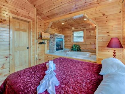 Magic Moments II 1 Bedroom Sleeps 4 Heart Shape Tub Pool Table Hot Tub - image 14
