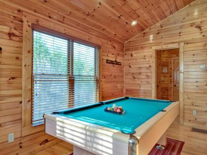 Magic Moments II 1 Bedroom Sleeps 4 Heart Shape Tub Pool Table Hot Tub - image 18