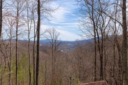 Bear View Chalet 3 Bedroom Pool Pets Arcades WiFi Hot Tub Sleeps 12 - image 12