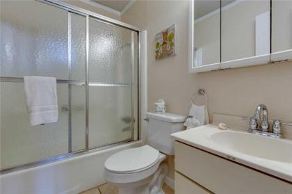 Bear View Chalet 3 Bedroom Pool Pets Arcades WiFi Hot Tub Sleeps 12 - image 15