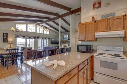 Bear View Chalet 3 Bedroom Pool Pets Arcades WiFi Hot Tub Sleeps 12 - image 18