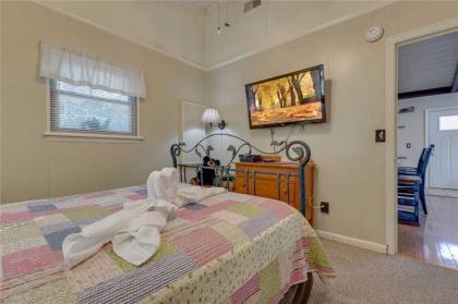 Bear View Chalet 3 Bedroom Pool Pets Arcades WiFi Hot Tub Sleeps 12 - image 20