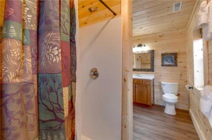 Back to Nature 2 Bedroom Fireplace Hot Tub WiFi Pet Friendly Sleeps 6 - image 10