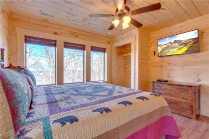 Back to Nature 2 Bedroom Fireplace Hot Tub WiFi Pet Friendly Sleeps 6 - image 11