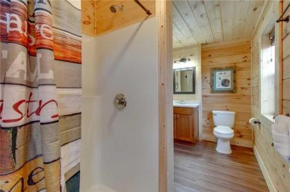 Back to Nature 2 Bedroom Fireplace Hot Tub WiFi Pet Friendly Sleeps 6 - image 17
