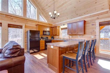 Back to Nature 2 Bedroom Fireplace Hot Tub WiFi Pet Friendly Sleeps 6 - image 4