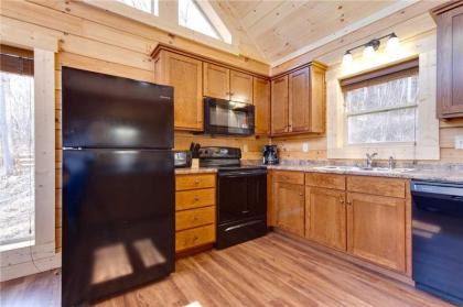 Back to Nature 2 Bedroom Fireplace Hot Tub WiFi Pet Friendly Sleeps 6 - image 9