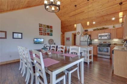 Bearly Heaven 2 Bedrooms Fireplace Hot Tub WiFi Pool Table Sleeps 8 - image 10