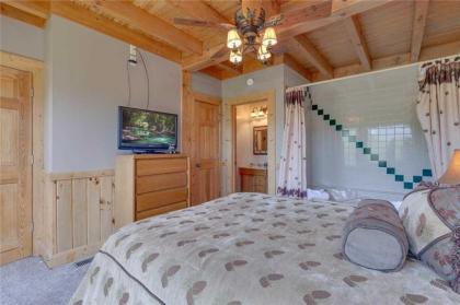 Bearly Heaven 2 Bedrooms Fireplace Hot Tub WiFi Pool Table Sleeps 8 - image 15