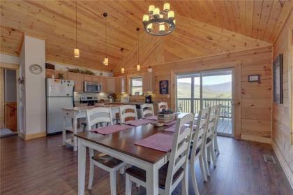 Bearly Heaven 2 Bedrooms Fireplace Hot Tub WiFi Pool Table Sleeps 8 - image 16