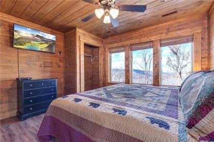 Lasting Impressions 3 Bedroom Hot Tub Fireplace Pets WiFi Sleeps 12 - image 15