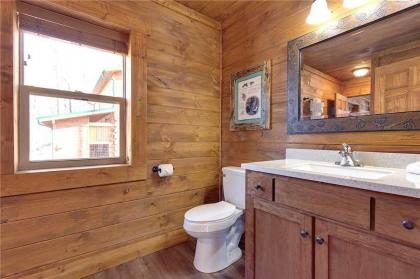 Lasting Impressions 3 Bedroom Hot Tub Fireplace Pets WiFi Sleeps 12 - image 20