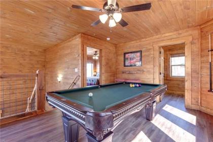 Lasting Impressions 3 Bedroom Hot Tub Fireplace Pets WiFi Sleeps 12 - image 3