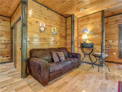 Celebration Lodge 4 Bedrooms Sleeps 18 Pool Table Hot Tub - image 10