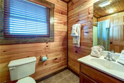 Celebration Lodge 4 Bedrooms Sleeps 18 Pool Table Hot Tub - image 16