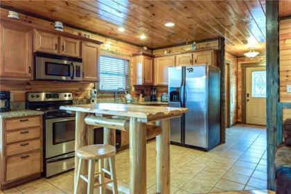 Celebration Lodge 4 Bedrooms Sleeps 18 Pool Table Hot Tub - image 6