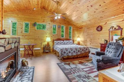 Cuddles 1 Bedroom Studio Walk to Downtown and Hiking Trails!