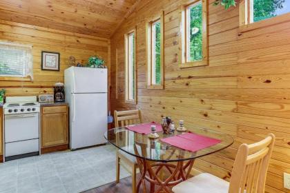 Cuddles 1 Bedroom Studio Walk to Downtown and Hiking Trails! - image 5
