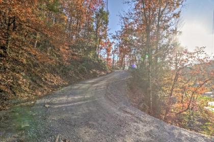 Great Smoky Mountains Getaway about Spacious Cabin! - image 4