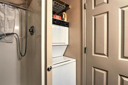 Private Getaway with Hot tub 4 mi to DtWN Gatlinburg