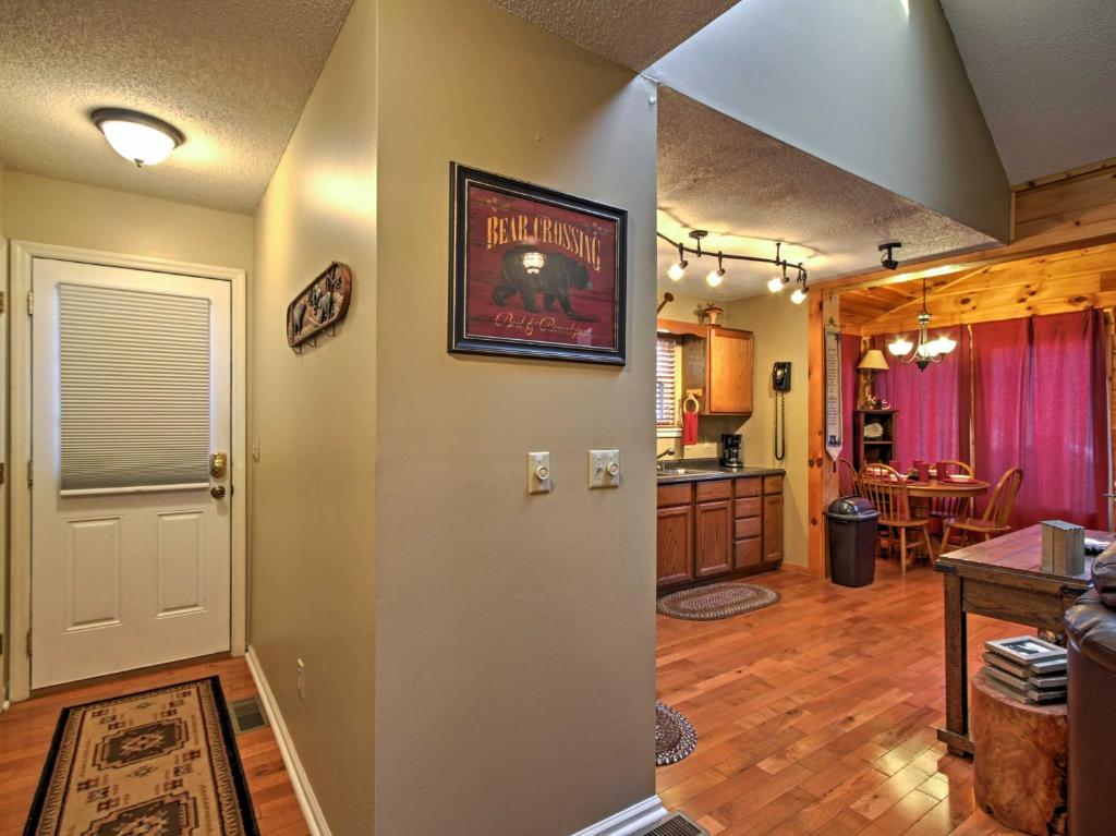 Rustic Gatlinburg Tree Top Dream Cabin with Hot Tub - image 6