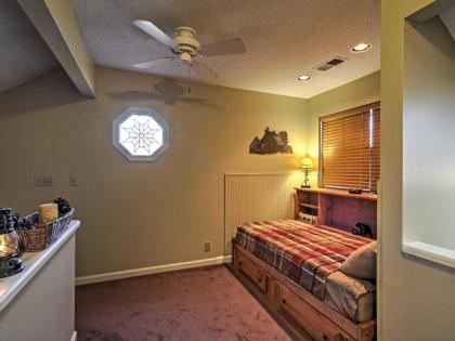 Rustic Gatlinburg Tree Top Dream Cabin with Hot Tub - image 7