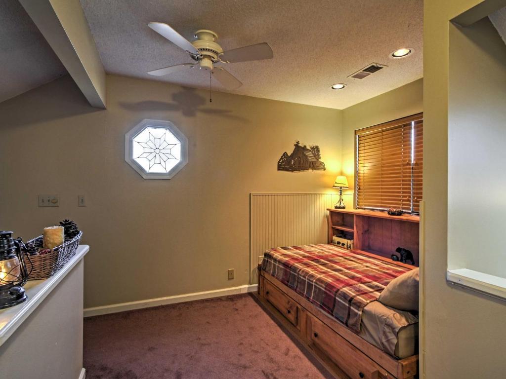 Rustic Gatlinburg Tree Top Dream Cabin with Hot Tub - image 7